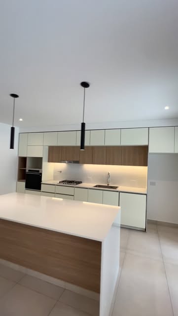Cocina con isla: Diseño integral con isla de trabajo